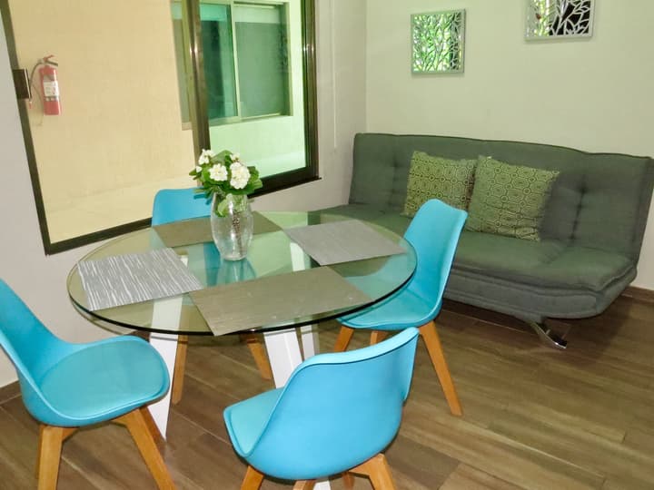 Palmarena Rooms and Residences - Long Stay Comfort with Parking, Sauna, Gym and Pool (Steps from 5th Avenue)