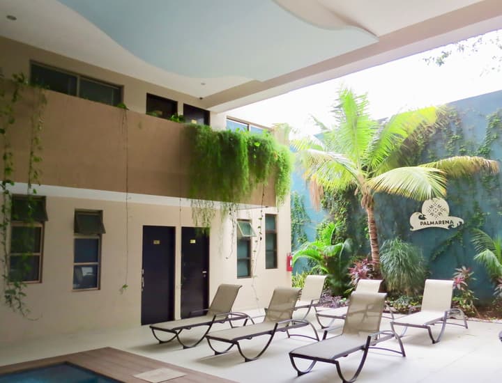 Palmarena Rooms and Residences - Long Stay Comfort with Parking, Sauna, Gym and Pool (Steps from 5th Avenue)