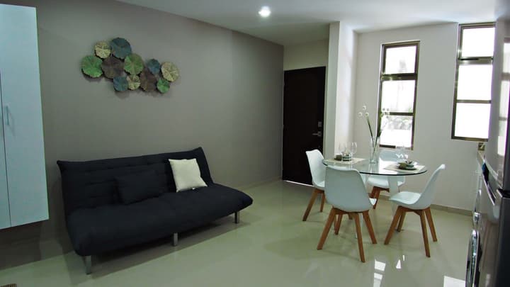 Palmarena Rooms and Residences - Long Stay Comfort with Parking, Sauna, Gym and Pool (Steps from 5th Avenue)