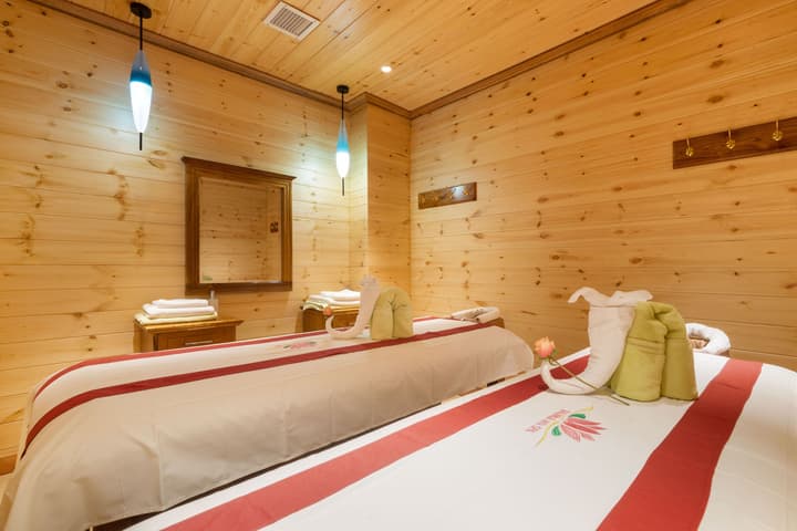 Araliya Red - Budget friendly Hotel- Where you find stunning 360 panoramic view of Nuwara Eliya