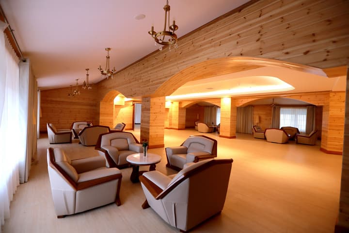 Araliya Red - Budget friendly Hotel- Where you find stunning 360 panoramic view of Nuwara Eliya