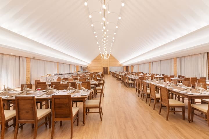 Araliya Red - Budget friendly Hotel- Where you find stunning 360 panoramic view of Nuwara Eliya