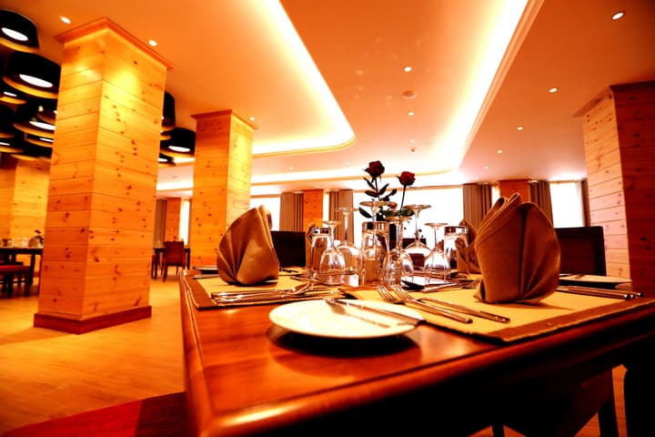 Araliya Red - Budget friendly Hotel- Where you find stunning 360 panoramic view of Nuwara Eliya