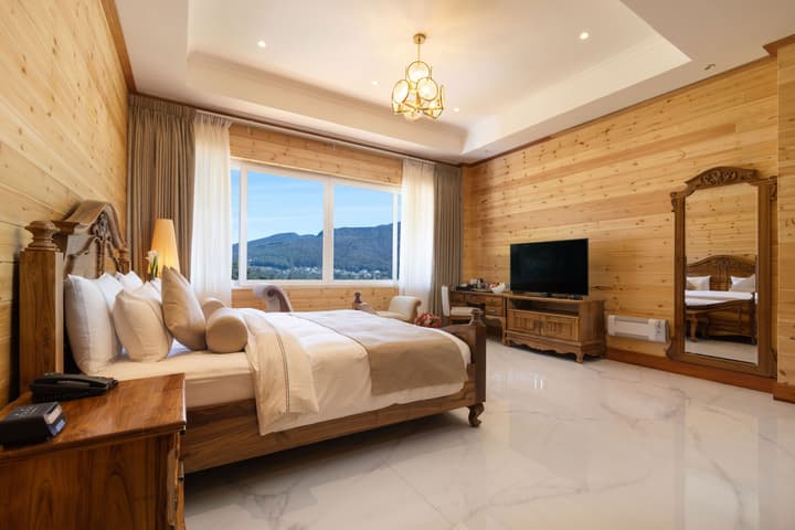 Araliya Red - Budget friendly Hotel- Where you find stunning 360 panoramic view of Nuwara Eliya