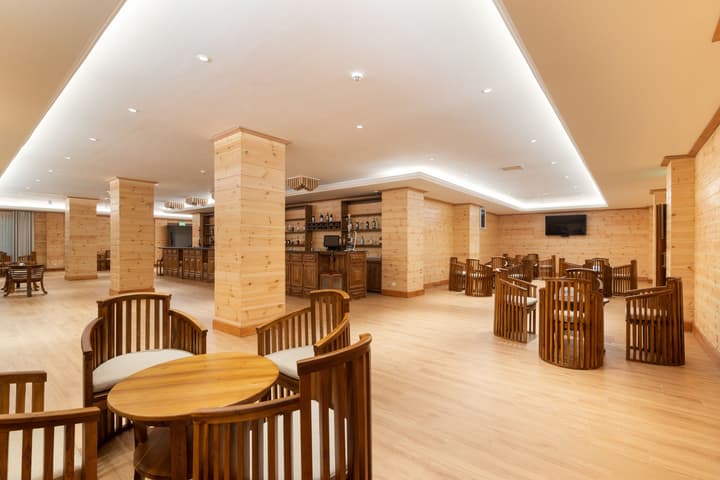 Araliya Red - Budget friendly Hotel- Where you find stunning 360 panoramic view of Nuwara Eliya