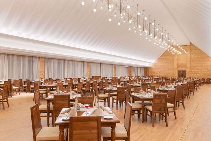 Araliya Red - Budget friendly Hotel- Where you find stunning 360 panoramic view of Nuwara Eliya
