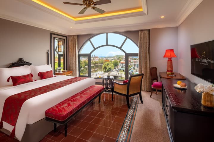 Silk Path Grand Hue Hotel