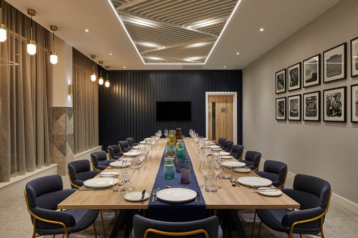 Courtyard by Marriott London City Airport
