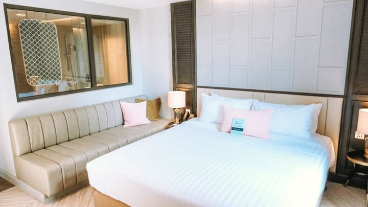The Quarter Ploenchit by UHG