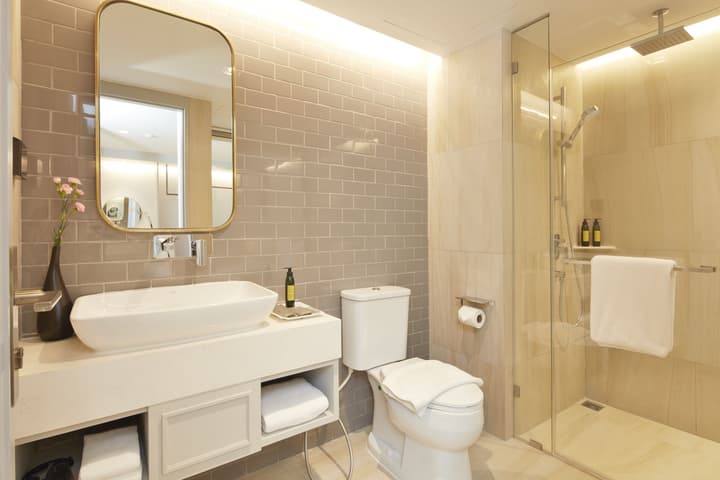 The Quarter Ploenchit by UHG