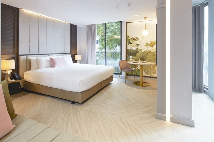 The Quarter Ploenchit by UHG