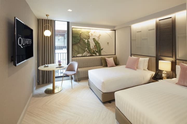 The Quarter Ploenchit by UHG