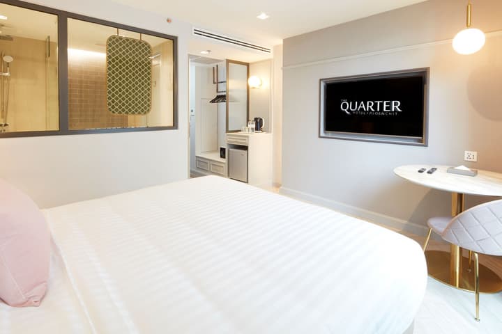 The Quarter Ploenchit by UHG