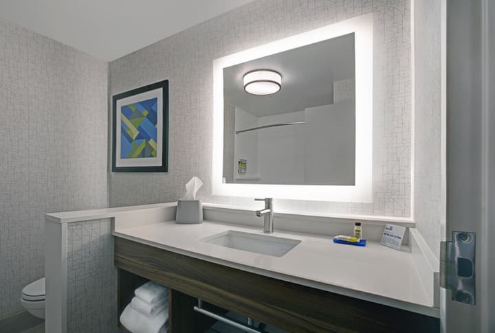 Holiday Inn Express Milwaukee Downtown by IHG