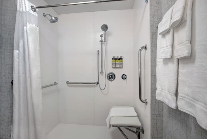 Holiday Inn Express Milwaukee Downtown by IHG