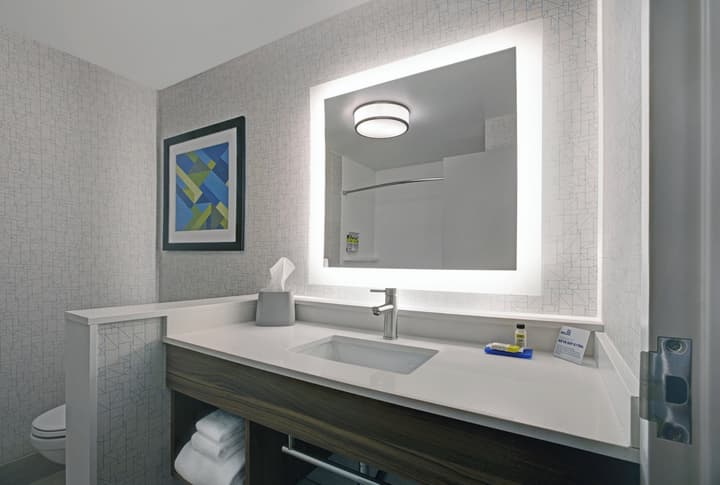 Holiday Inn Express Milwaukee Downtown by IHG