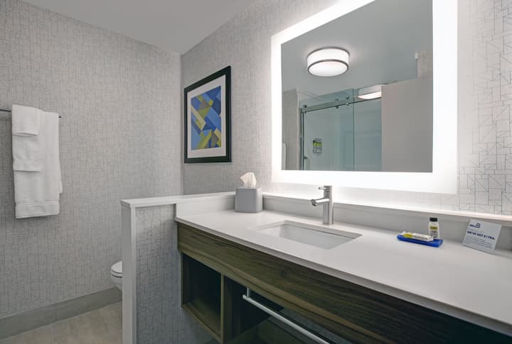 Holiday Inn Express Milwaukee Downtown by IHG