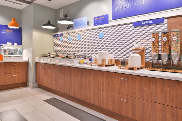 Holiday Inn Express Milwaukee Downtown by IHG