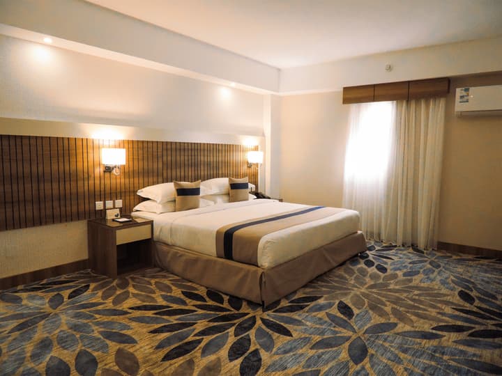 Season Star Hotel