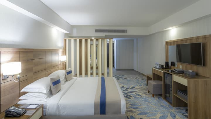 Season Star Hotel