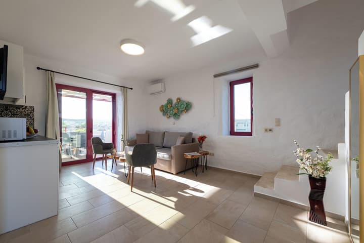 Abeloessa Methonian Hospitality