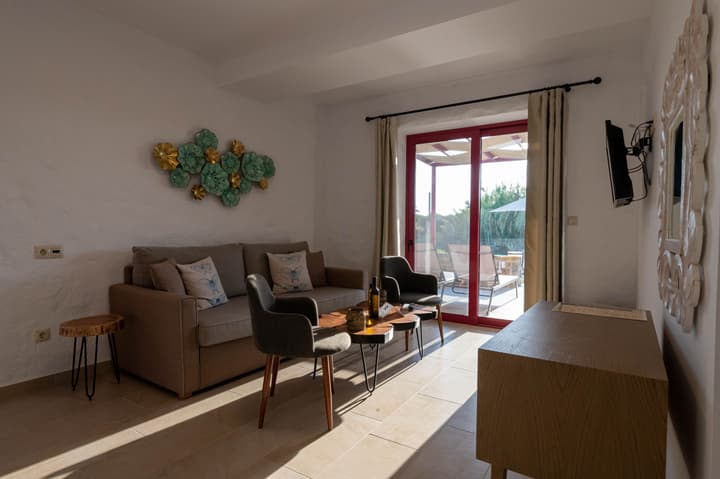 Abeloessa Methonian Hospitality