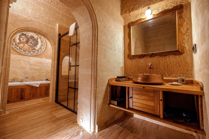 Misty Cave Hotel