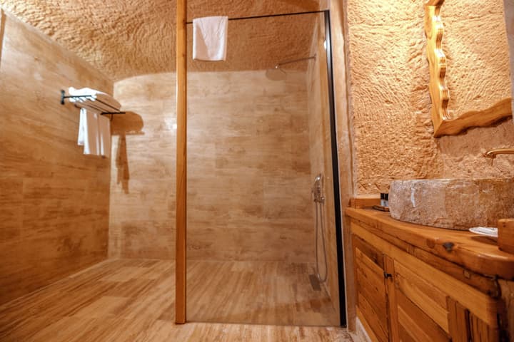 Misty Cave Hotel