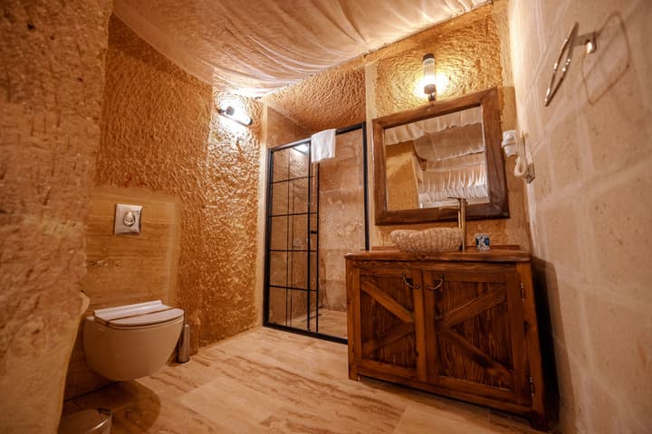 Misty Cave Hotel