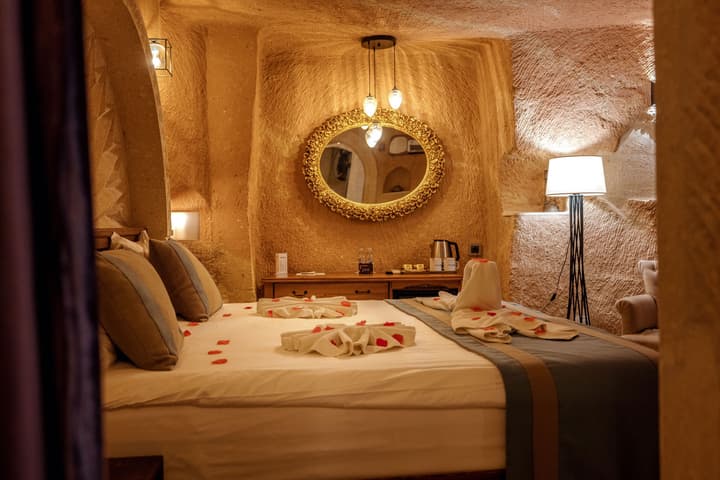 Misty Cave Hotel