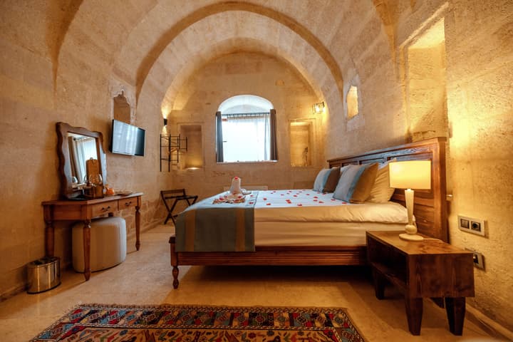 Misty Cave Hotel