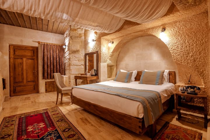 Misty Cave Hotel