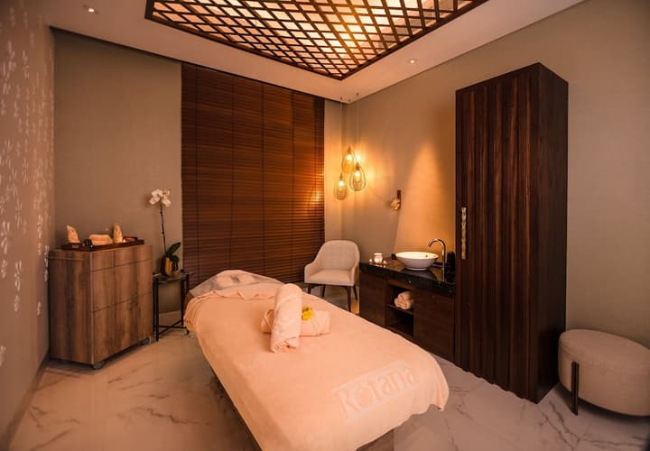 Al Jaddaf Rotana Suite Hotel