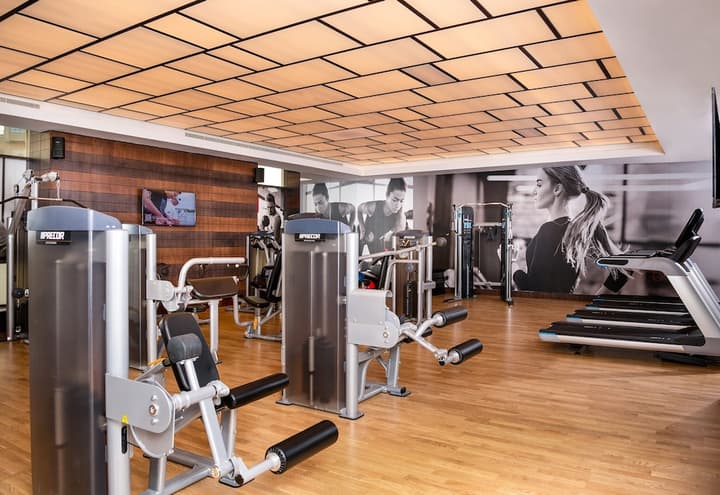 Al Jaddaf Rotana Suite Hotel