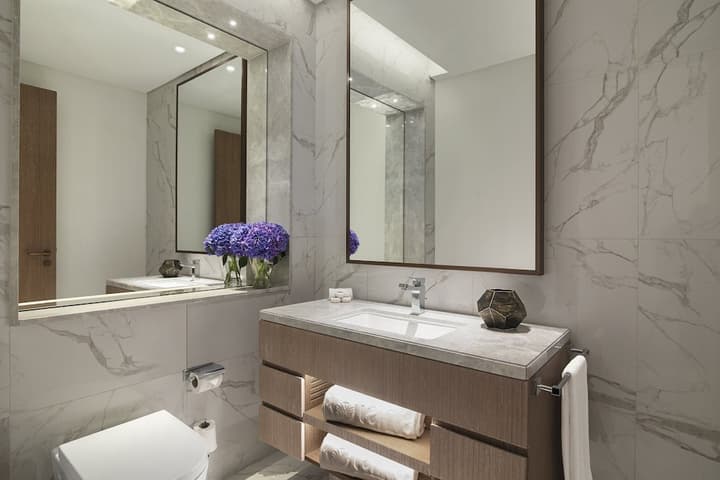 Al Jaddaf Rotana Suite Hotel