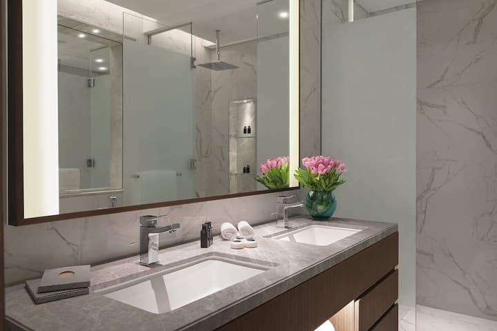 Al Jaddaf Rotana Suite Hotel