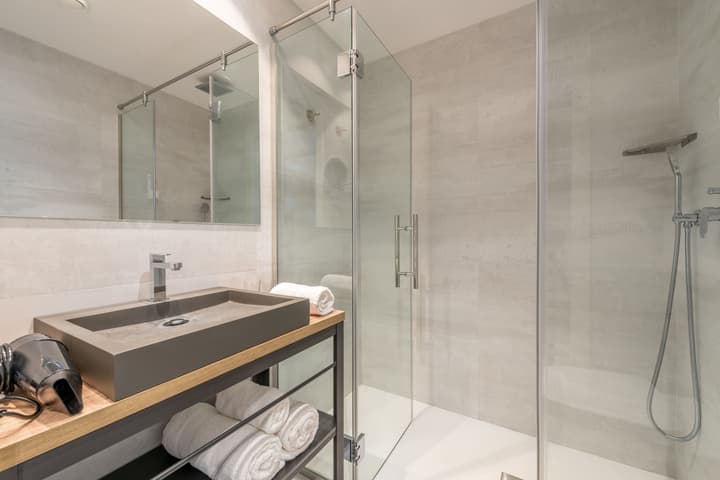 Kyrat Amarac Suites
