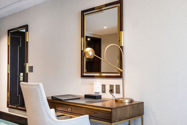 Blossom Hotel Houston, Curio Collection by Hilton