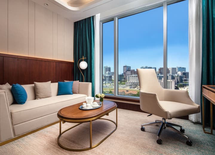 Blossom Hotel Houston, Curio Collection by Hilton
