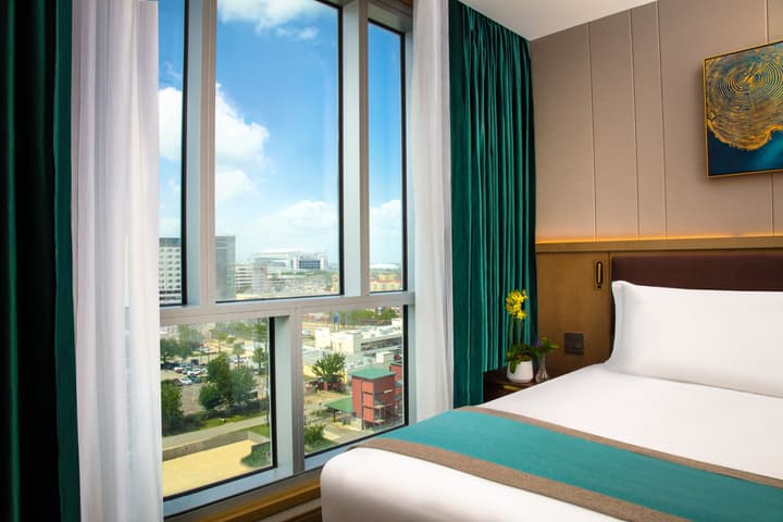 Blossom Hotel Houston, Curio Collection by Hilton
