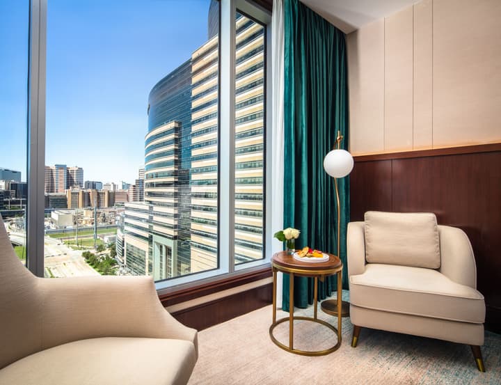 Blossom Hotel Houston, Curio Collection by Hilton