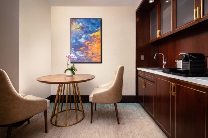 Blossom Hotel Houston, Curio Collection by Hilton