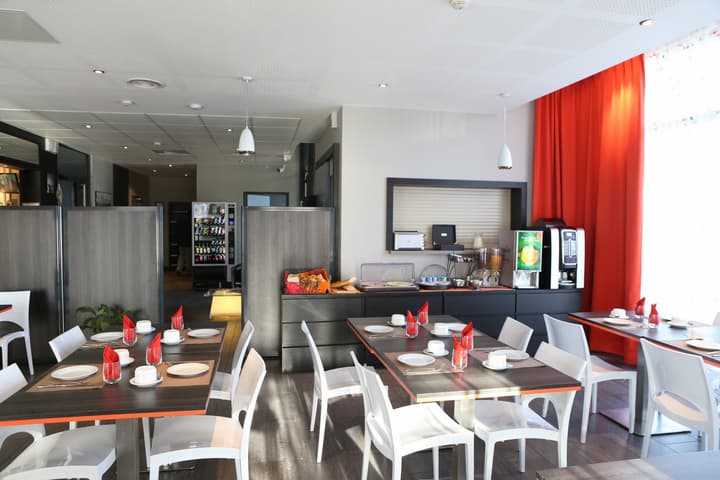Adonis Paris Sud