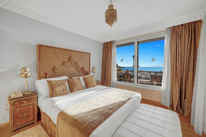 Royal Savoy Hotel