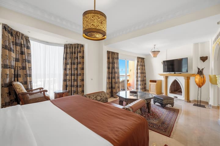 Royal Savoy Hotel