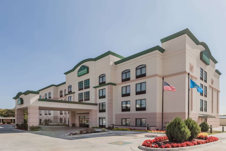 La Quinta Inn & Suites by Wyndham Tulsa Midtown