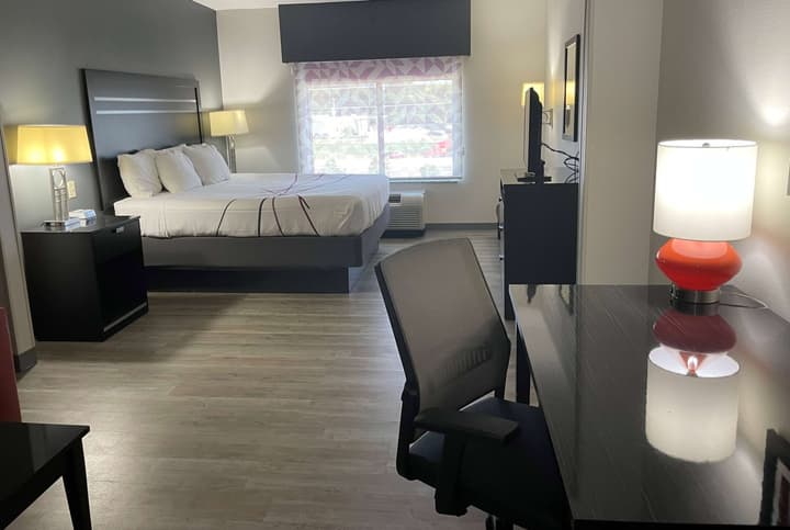 La Quinta Inn & Suites by Wyndham Tulsa Midtown