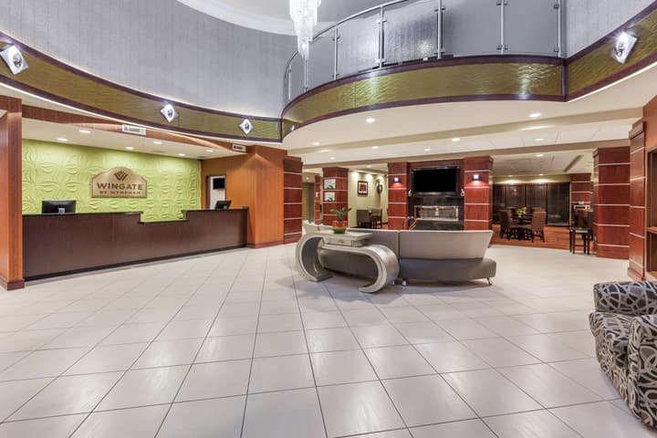 La Quinta Inn & Suites by Wyndham Tulsa Midtown