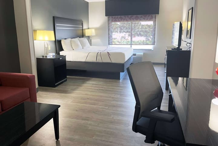 La Quinta Inn & Suites by Wyndham Tulsa Midtown