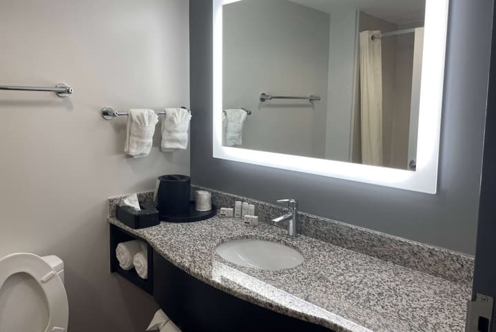 La Quinta Inn & Suites by Wyndham Tulsa Midtown